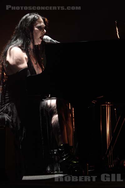 DIAMANDA GALAS - 2010-06-04 - PARIS - Espace Charlie Parker - Grande Halle - 